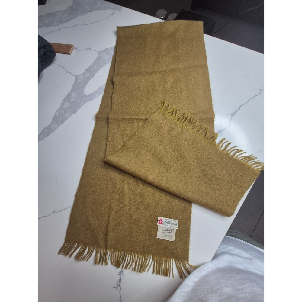John Wanamaker Scarf 70% Cashmere 30% Wool Fringe Made in Scotland‎ Camel